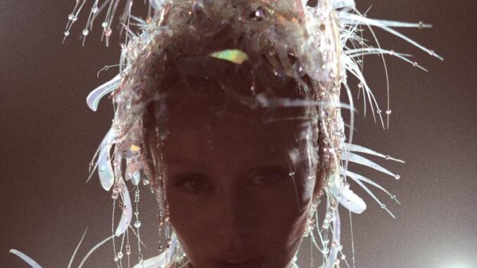 Miley Cyrus, Lindsey Buckingham & Mick Fleetwood - Secrets