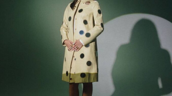 Sienna Spiro - Die On This Hill